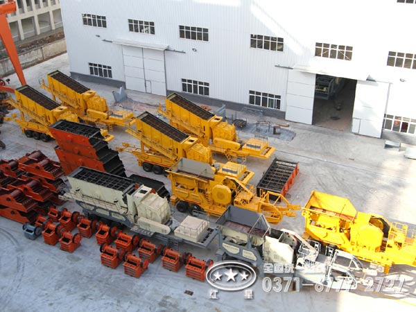 河南移動(dòng)式破碎機(jī)廠(chǎng)家車(chē)間一角