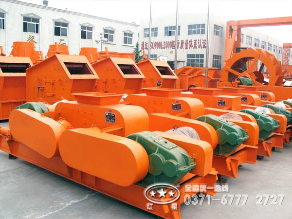 對輥破碎機(jī)廠家廠區(qū)一角