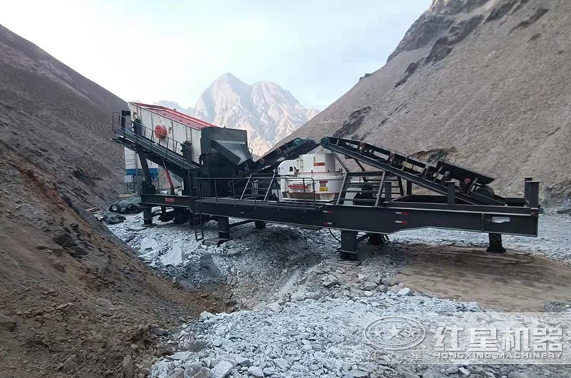 山西客戶移動制砂機(jī)工作現(xiàn)場