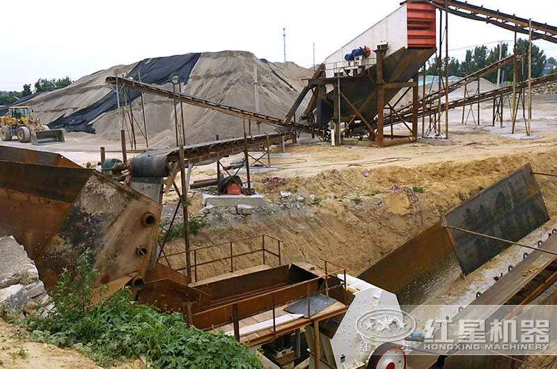 日產500噸錘式破碎機工作現場