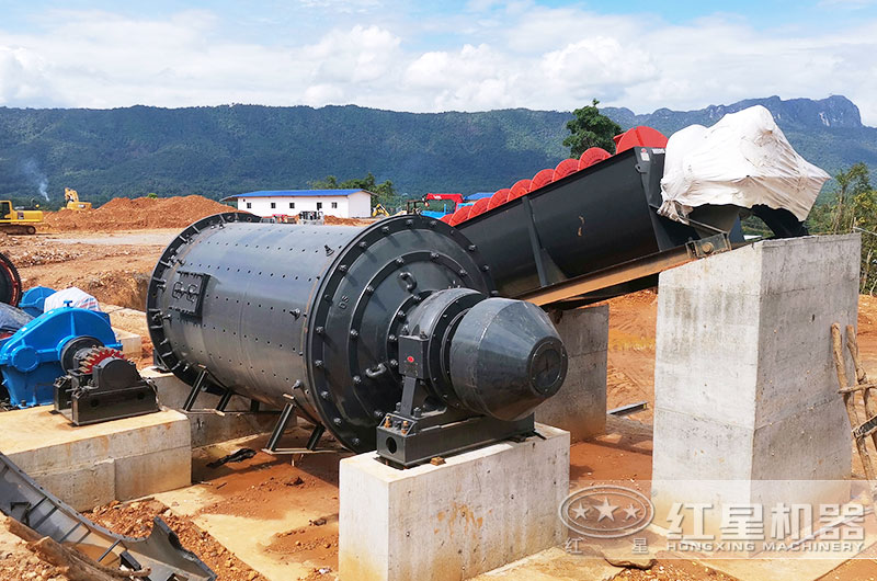 新型球磨機(jī)工作現(xiàn)場(chǎng)圖片