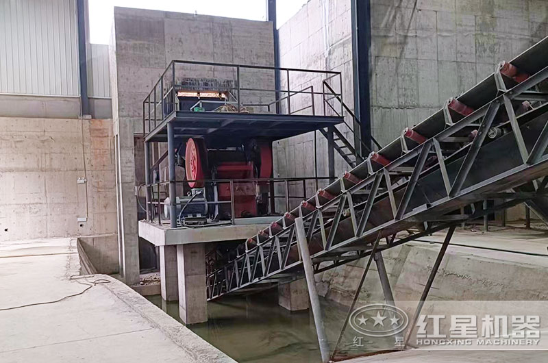 大型砂石破碎機生產(chǎn)線設(shè)備圖片