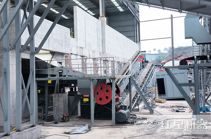 CJ歐版顎式破碎機(jī)工作現(xiàn)場圖片