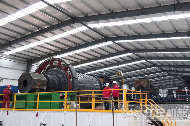 河北客戶球磨機(jī)工作現(xiàn)場(chǎng)圖片