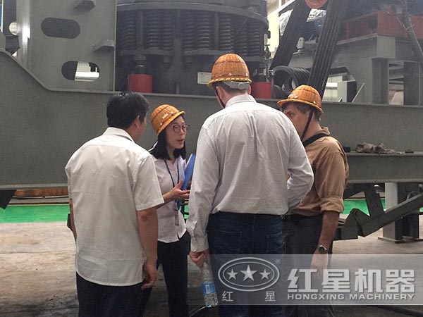 河北時產(chǎn)100方石料移動破碎機多少錢一臺，能出多大料？