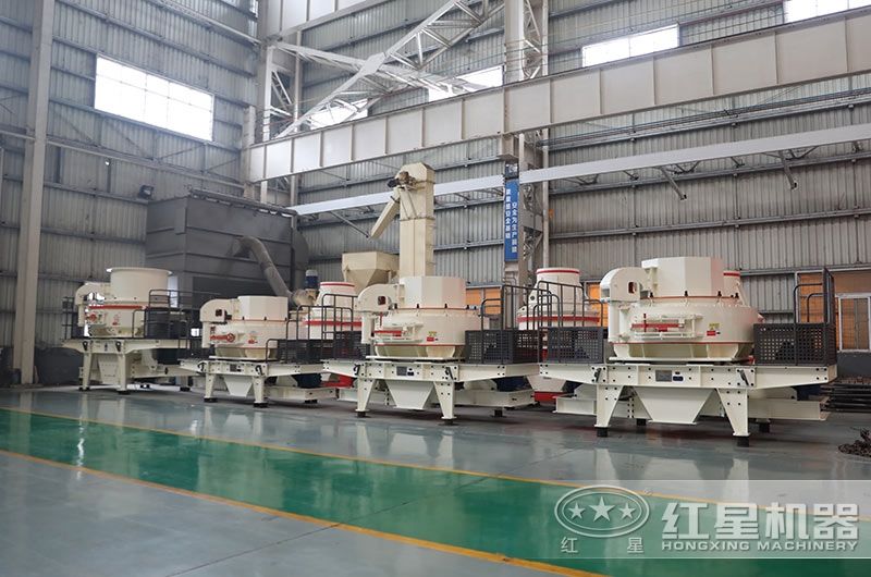 河南紅星砂石料破碎機(jī)生產(chǎn)廠家車(chē)間一角