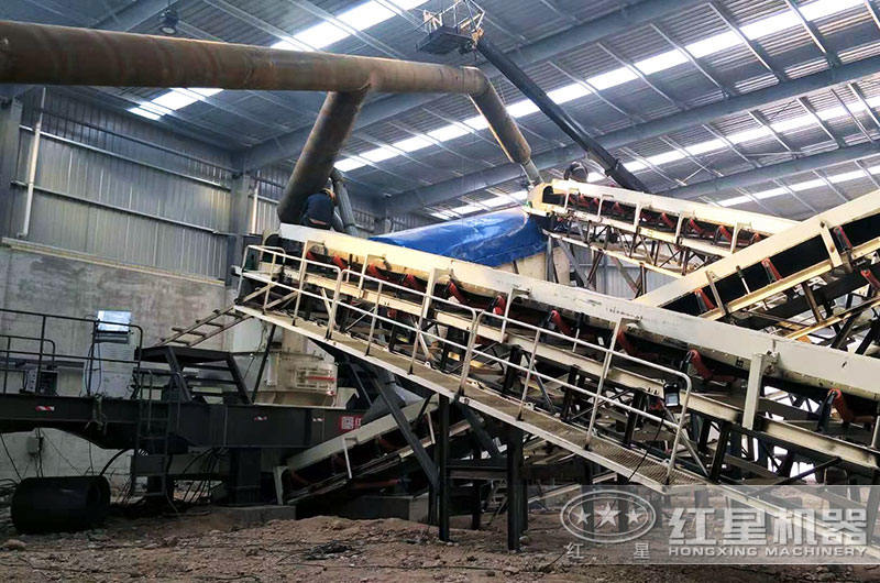 移動(dòng)制砂機(jī)環(huán)保生產(chǎn)現(xiàn)場(chǎng)