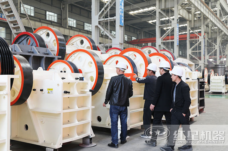 山西用戶來廠考察粉石頭機(jī)設(shè)備