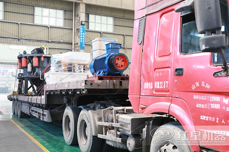 紅星圓錐式破碎機(jī)裝車(chē)現(xiàn)場(chǎng)