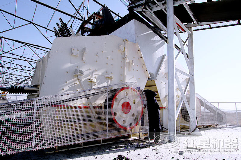 時(shí)產(chǎn)1000噸雙臺(tái)反擊石頭破碎機(jī)生產(chǎn)現(xiàn)場(chǎng)