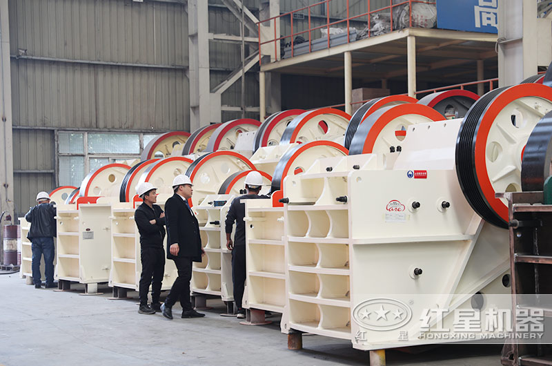 柴油機(jī)帶的破碎機(jī)效果好嗎？有沒有移動(dòng)的