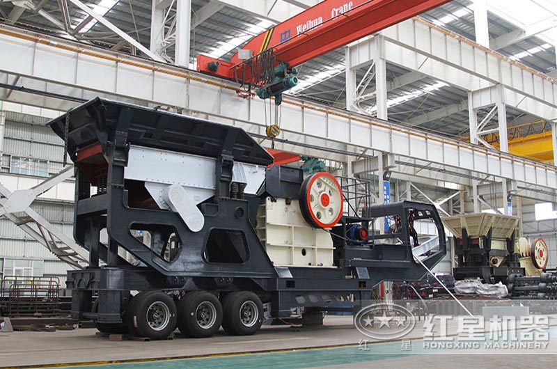 訂購(gòu)一臺(tái)時(shí)產(chǎn)50噸的小型移動(dòng)破碎機(jī)多少錢？（附現(xiàn)場(chǎng)視頻）