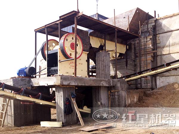 石子破碎生產(chǎn)線(xiàn)現(xiàn)場(chǎng)